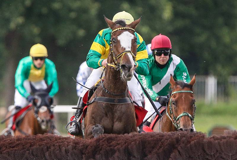 II. kvalifikace na 130. Velkou pardubickou se Slavia pojišťovnou na pardubickém dostihovém závodišti.