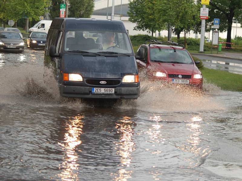 Nepříjemnost pro řidiče - přívalový déšť.