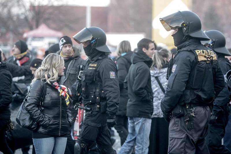 Derby Pardubice vs. Hradec. Policisté tentokrát příliš práce neměli.