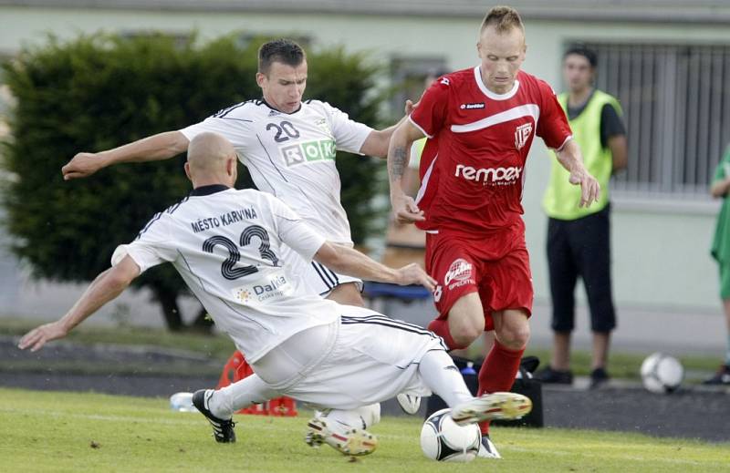 První zápas v druhé lize Pardubicím nevyšel. V Karviné prohrály 1:0