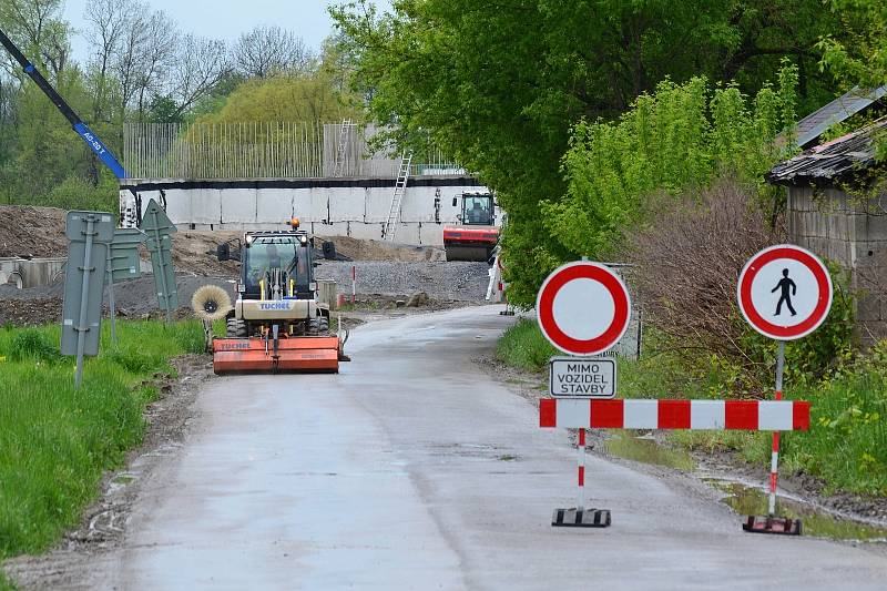 Stavba D35 pokračuje, řidiči musí počítat s uzavírkami. Do 30. září neprojedou mezi Uherskem a Turovem. Zdroj: FB Dostavba D 35