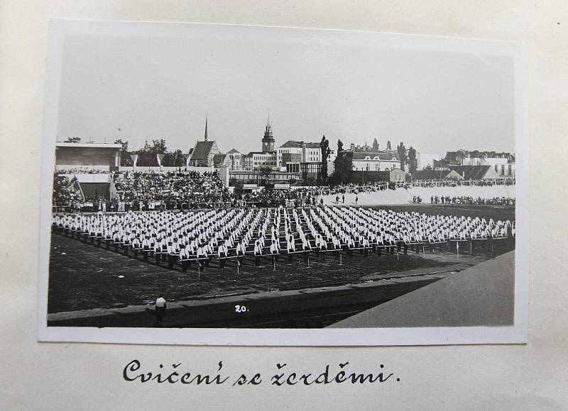 Výstava tělesné výchovy a sportu v Pardubicích 12. července 1931. Při té příležitosti se zde konal i Sjezd ČSL hasičstva a samaritstva ČČK.