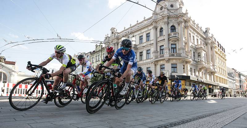 Cyklistické večerní kritérium ulicemi města Pardubic 42. ročník Memoriálu Josefa Křivky