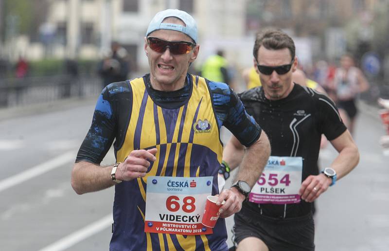 Pardubický vinařský půlmaratón a Mistrovství ČR mužů a žen v půlmaratonu 2019 v ulicích města Pardubic.