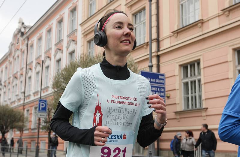 Pardubický vinařský půlmaratón a Mistrovství ČR mužů a žen v půlmaratonu 2019 v ulicích města Pardubic.