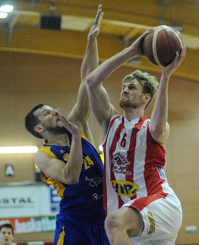 Kooperativa NBL: BK JIP Pardubice - BK Opava.