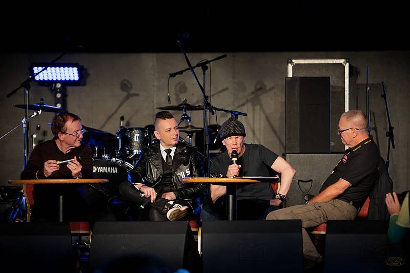 Britská premiéra nahrávky Man From Manhattan. Zleva Mike Moran, Jiří Ševčík, Eddie Howell a Jim Jenkins.