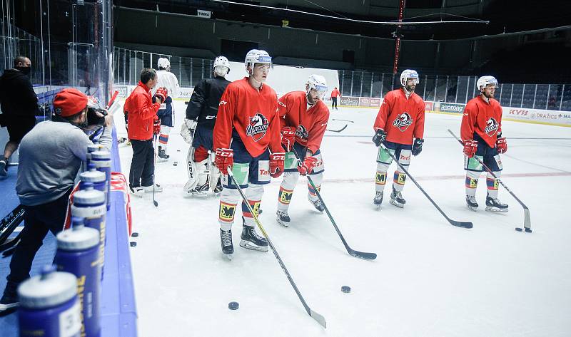 První trénink hráčů HC Dynamo na ledě v pardubické enteria areně.