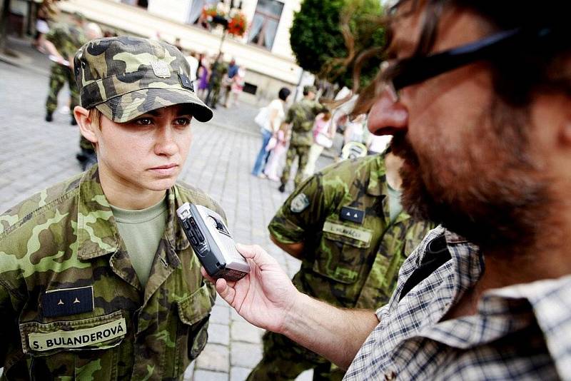 Vojáci se v Pardubicích loučili před odjezdem na misi do Kosova