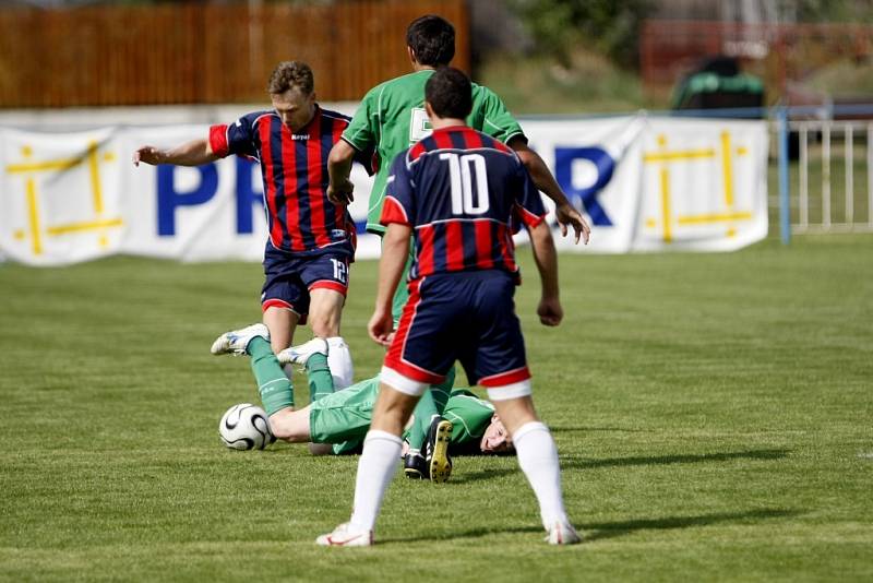 Z fotbalového utkání Krajského přeboru mezi FK AS Pardubice a FC Hlinsko.