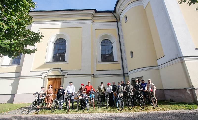 Desátý ročník tradičního setkání historických kol v Holicích na Pardubicku.