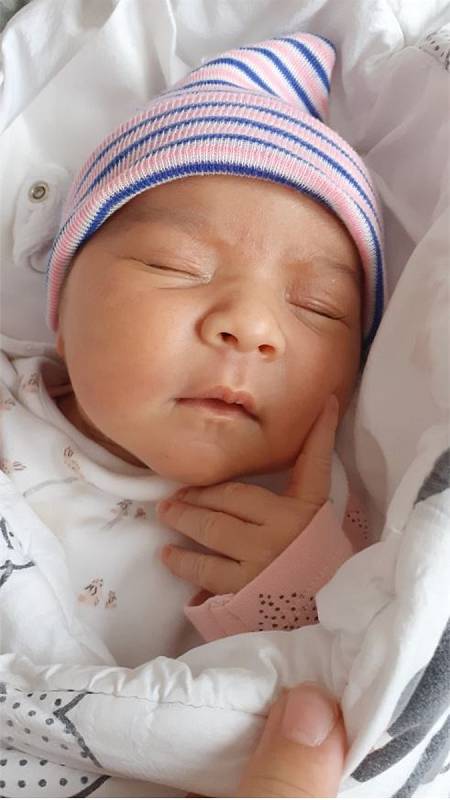 Natálie Pohlová se narodila 27. 3. 2022 v 18.40 hodin. Maminku Helenu a tatínka Milana potěšila mírami 52 cm a 4230 g. Doma se na Natálku těšila sestřička Alžbětka. Foto: rodina