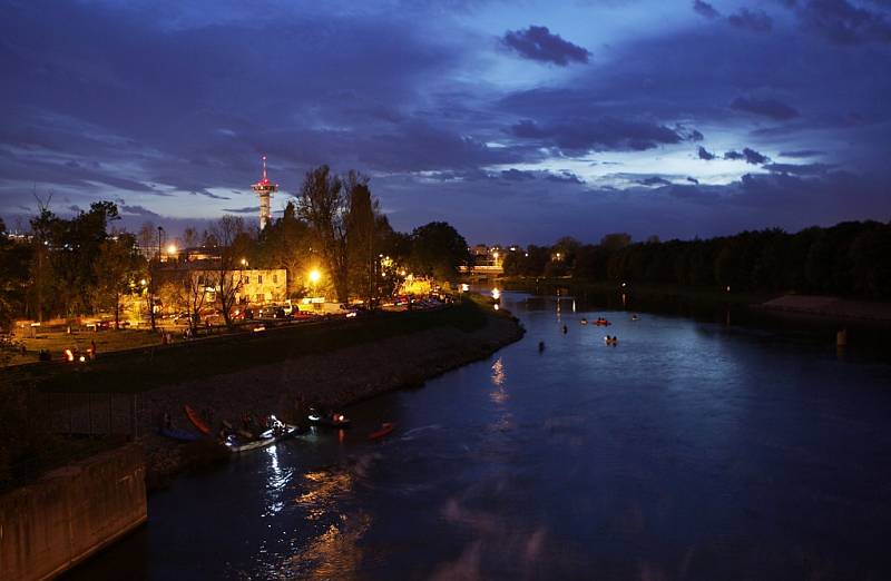 Městské slavnosti 2012 - noční Labe