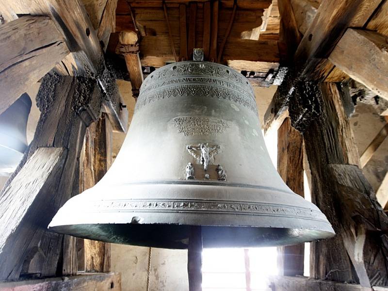 Zvon v kostele Svaté Marie Magdaleny v Lázních Bohdanči