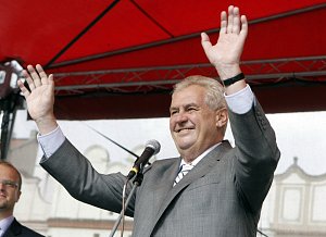 V září 2013 se Miloš Zeman setkal s občany na Pernštýnském náměstí.