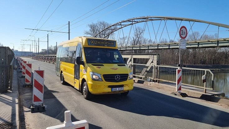 Minibusy na mostě kapitána Bartoše. Minibusy budou od 13. února kyvadlově obsluhovat trasu z Rosic do Polabin a na hlavní nádraží.