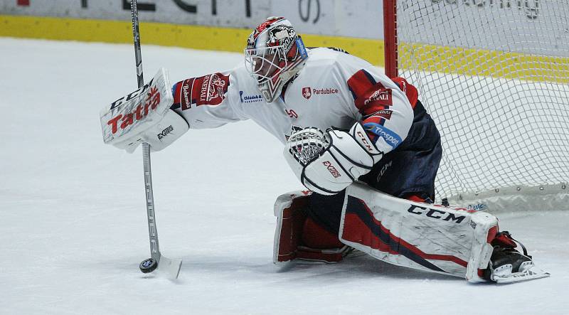 Hokejové utkání Tipsport extraligy v ledním hokeji mezi HC Dynamo Pardubice (bílém) a HC Verva Litvínov (v černožlutém) v pardudubické ČSOB po jišťovna ARENA.