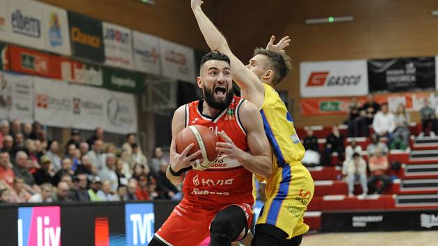 Pardubičtí basketbalisté ve druhém čtvrtfinálovém utkání Kooperativa NBL nestačili na Slunetu Ústí nad Labem.