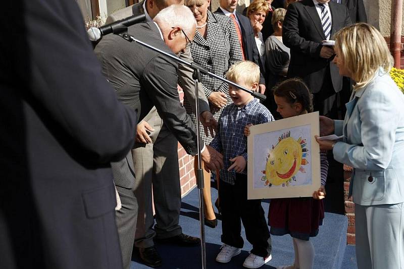 Prezident Václav Klaus navštívil Pardubický kraj - Opatovice nad Labem