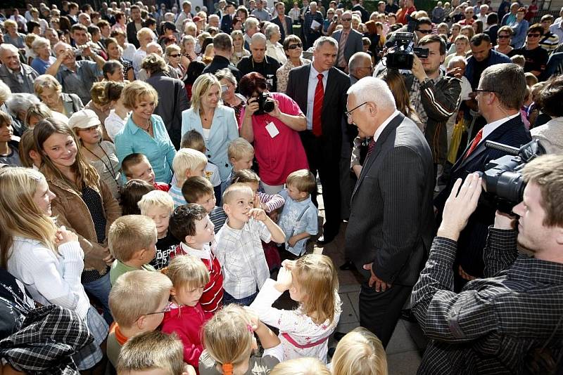 Prezident Václav Klaus navštívil Pardubický kraj - Opatovice nad Labem