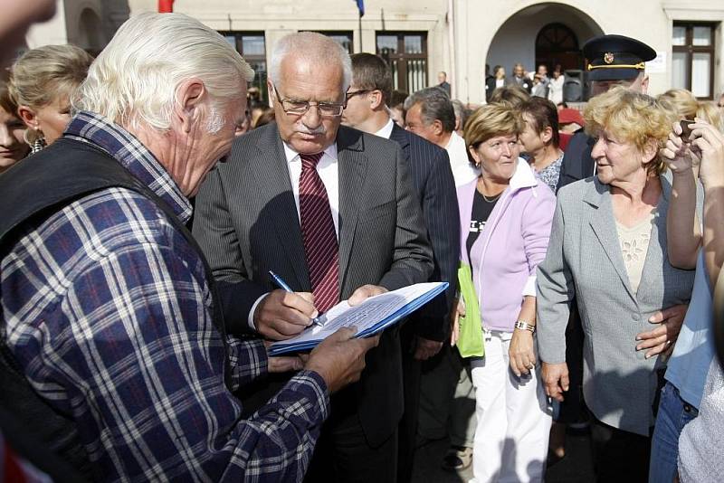 Prezident Václav Klaus navštívil Pardubický kraj - Opatovice nad Labem