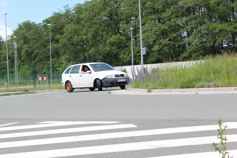 Ukaž, jak řídíš. Pardubičtí řidiči si vyzkoušeli to, co je v autoškole nenaučí