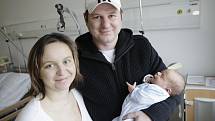 Mathias Jurášek se narodil 10. března v 6:09 hodin. Měřil 51 centimetrů a vážil 3620 gramů. Maminku Katku u porodu podpořil tatínek Tomáš a doma ve Veselí u Přelouče se na brášku těší Lucie (6) a Anička (3).