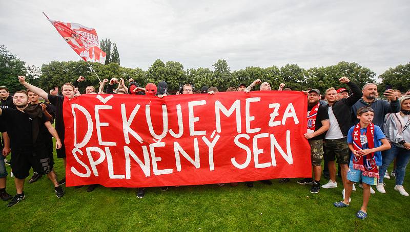 Oslavy titulu mistra Fobalové národní ligy týmu FK Pardubice na hřišti pod Vinicí v Pardubicích.