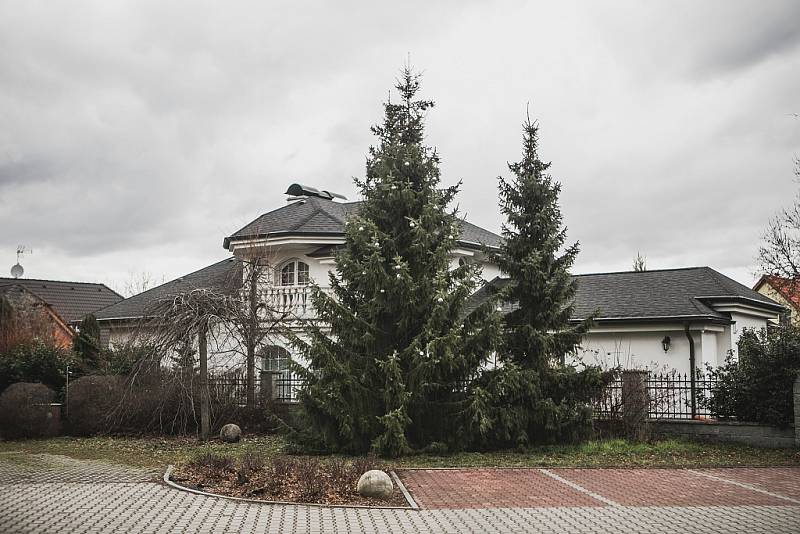 Odstranit Vánoční ozdoby ze stromu nařizuje v prapodivné úřední výzvě radnice městského obvodu ve Svítkově dobrovolným hasičům.