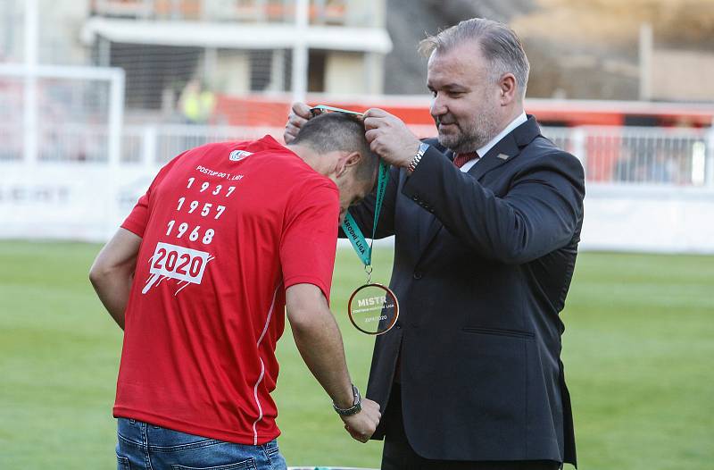 Oslavy titulu mistra Fobalové národní ligy týmu FK Pardubice.