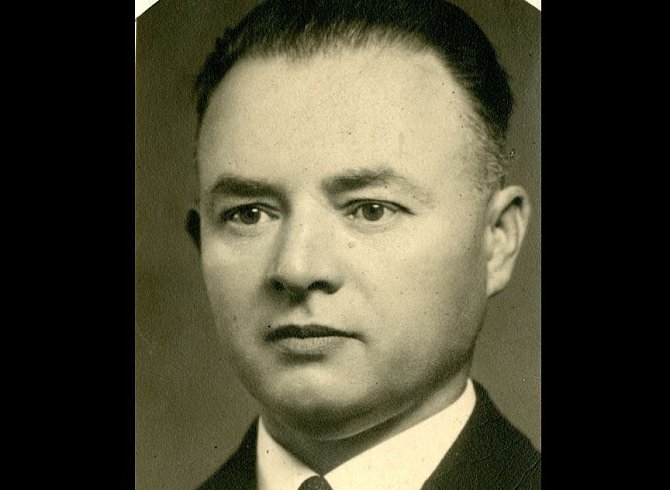 Ing. Jan Žemla (1900−1972), od roku 1939 učitel na mlynářské škole v Pardubicích, za druhé světové války spolupracoval se západním paradesantem „Barium“, člen revolučního a posléze do února 1948 Okresního národního výboru v Pardubicích.