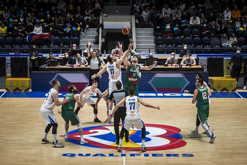 Čeští basketbalisté udolali v pardubické aréně Bulharsko.