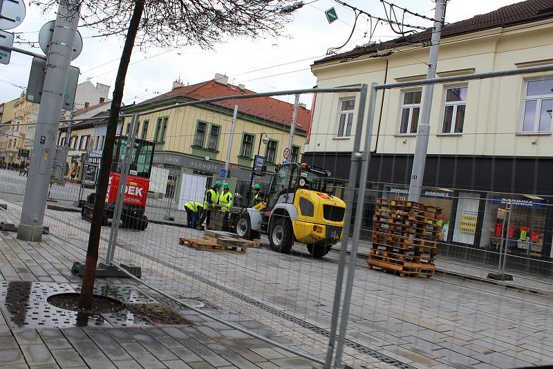 V Pardubicích začala plánovaná rekonstrukce části třídy Míru.