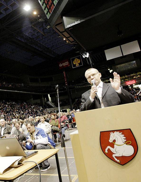 Veřejné projednávání záměru znovuobnovení provozu v semtínské spalovně tentokrát hostila pardubická ČEZ Arena.