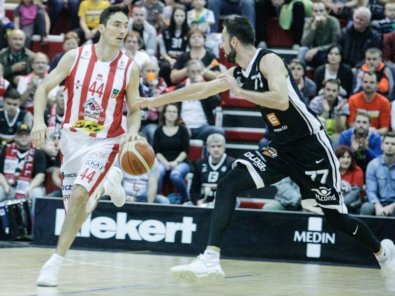 Mattoni NBL: BK JIP Pardubice - ČEZ Basketball Nymburk.