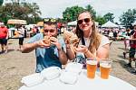 Na pardubický Food Truck Fest se sjely desítky majitelů trucků, kteří si připravili rozmanité nabídky plné tradičního místního jídla i pochutin ze světa.