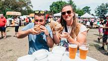 Na pardubický Food Truck Fest se sjely desítky majitelů trucků, kteří si připravili rozmanité nabídky plné tradičního místního jídla i pochutin ze světa.