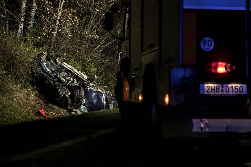 Tragická nehoda u Chýště si vyžádala dva lidské životy.