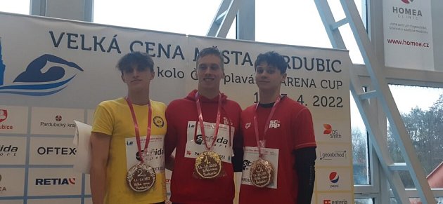 Jan Čejka (middle)