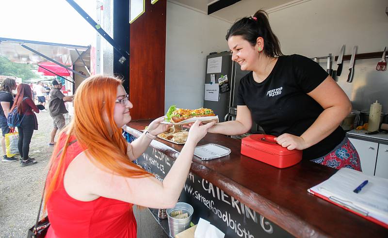 Čistě foodtruckový festival po roce zamířil do centra Pardubic.