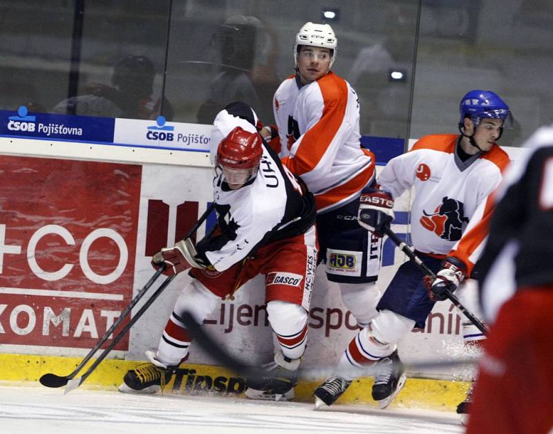 Historicky první hokejové derby Univerzity Pardubice a Univerzity Hradec Králové skončilo vítězstvím Hradce 6:3.