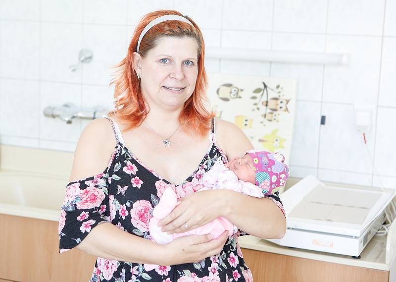 EMILI REZEDENTOVÁ se narodila 8. června v 9 hodin a 13 minut. Vážila 2100 g a měřila 45 cm.