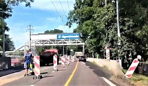 Řidiči, pozor. Na stavbě mostu v Semtíně se mění dopravní značení