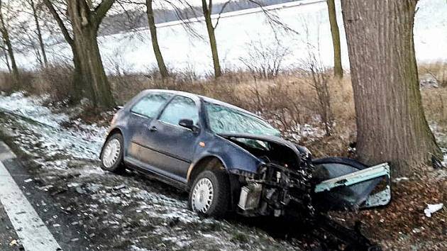 Vážná dopravní nehoda u Heřmanova Městce si v pondělí ráno vyžádala pět zraněných.