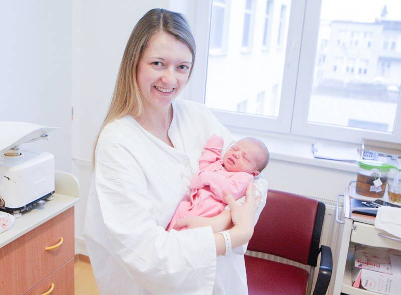 ADÉLA VÁCLAVKOVÁ se narodila 22. ledna ve 12 hodin a 55 minut. Měřila 48 centimetrů a vážila 2770 gramů. Maminku Nikolu podpořil u porodu tatínek Dan. Rodina bydlí v Přelouči.