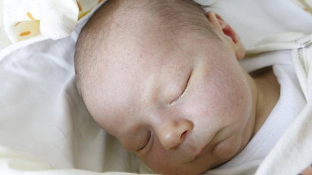 Prokop Skácel se narodil 6. května v 10:30 hodin. Měřil 52 centimetrů a vážil 3490 gramů.  Maminku Karolínu u porodu podpořil tatínek Radovan a rodina je z Pardubic.