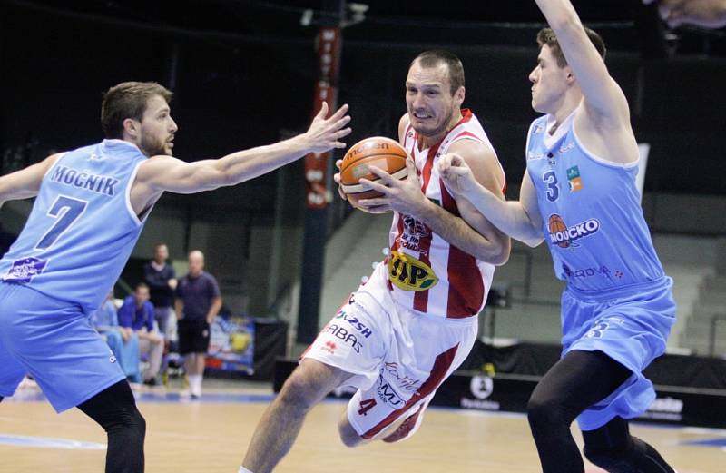 Mattoni NBL: BK JIP Pardubice - BK Olomoucko.