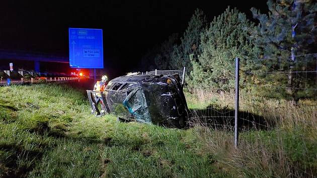 V brzkých ranních hodinách 15. října byla na tísňovou linku službou eCall nahlášena dopravní nehoda osobního vozidla u obce Hrobice na silnici I/37.