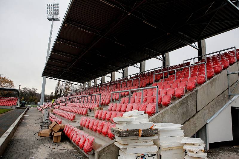 Nový fotbalový stadion prvoligového týmu FK Pardubice v prostorách bývalého Letního stadinu v Pardubicích  je téměř hotov.