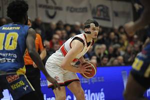 V prvním nadstavbovém střetu pardubičtí basketbalisté srazili Ústí nad Labem po velkolepém obratu.